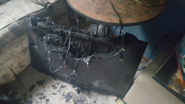 vismundvega's tweet photo. la caze a mi jermu mirando martin cirio asi que explote el televisor https://t.co/dPswwrlol8