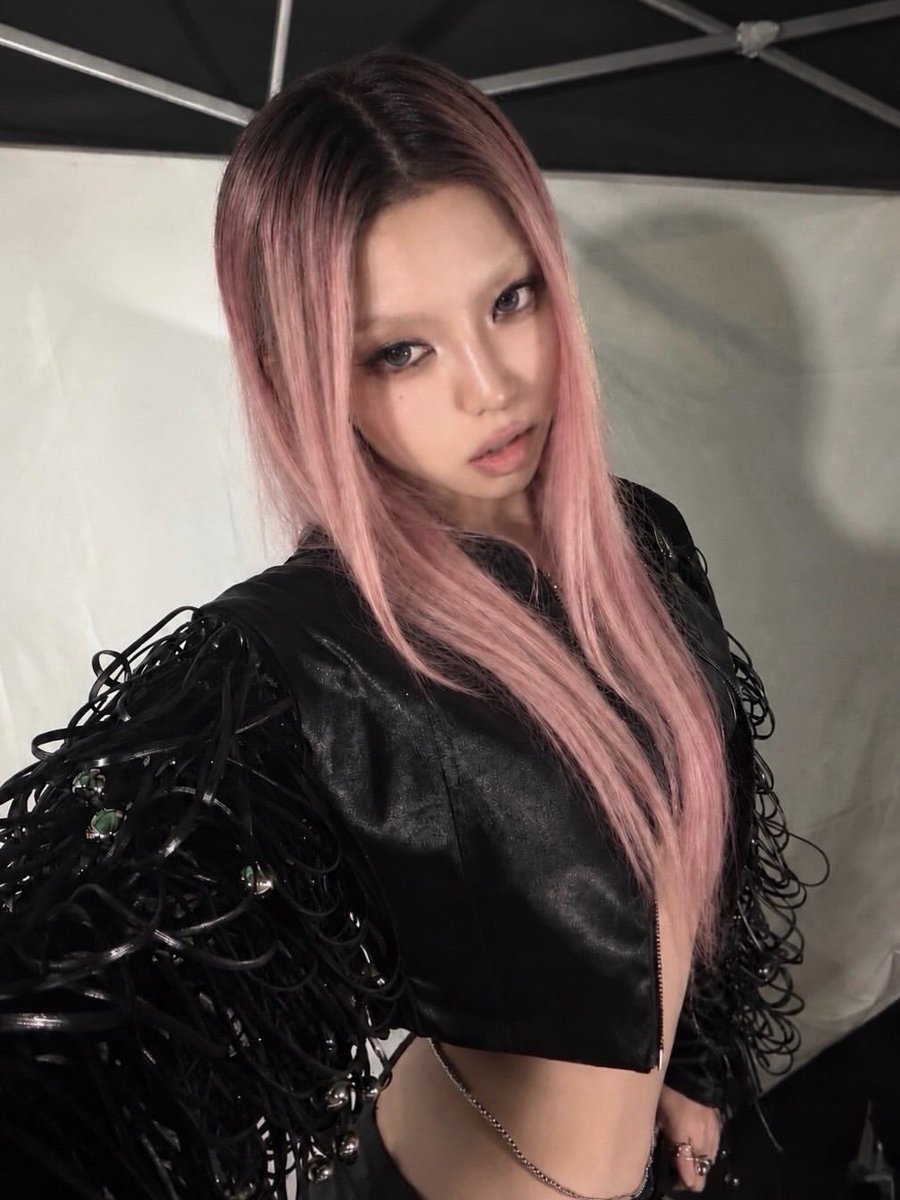 btchhalex's tweet photo. It’s finally Friday!! Today I had a shooting and got to try PINK HAIR… and lowkey, I kinda want to dye it right now 👀. The Kuromi hair clip is also my absolute favourite 🥹 and I LOVE the black and pink combo so much! What’s your favourite hair colour and colour combo? 🩷🖤 https://t.co/e8324eJXXI