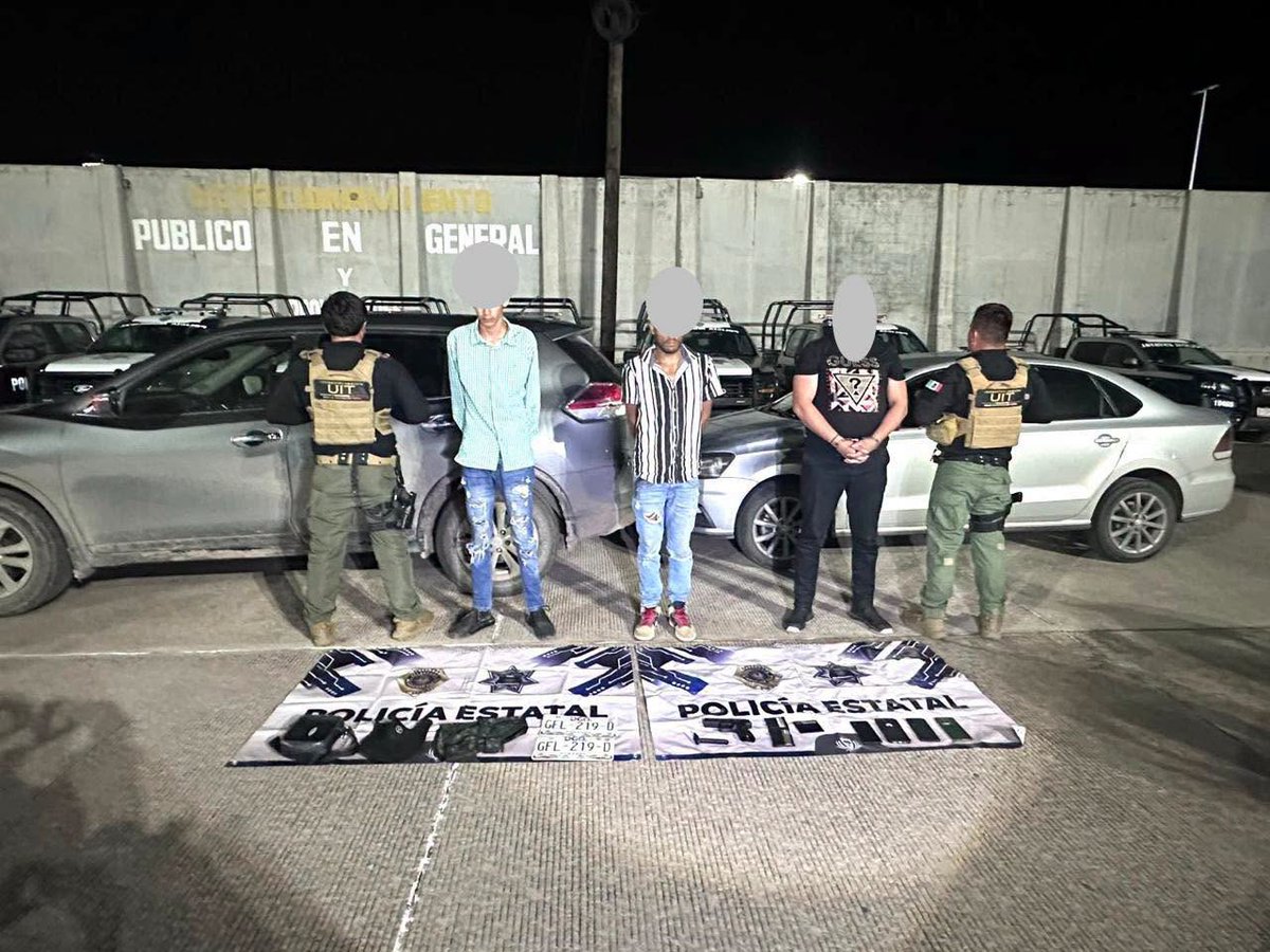 sspdgo's tweet photo. #PolicíaEstatal #Durango logra desarticular una banda de ladrones de vehículos que con lujo de violencia despojaban a sus víctimas de dichas unidades, al momento de su detención se les aseguraron dos automóviles robados. Nota Inf. ⤵️
https://t.co/sEakLwySGE https://t.co/Fm7NXkQuMb