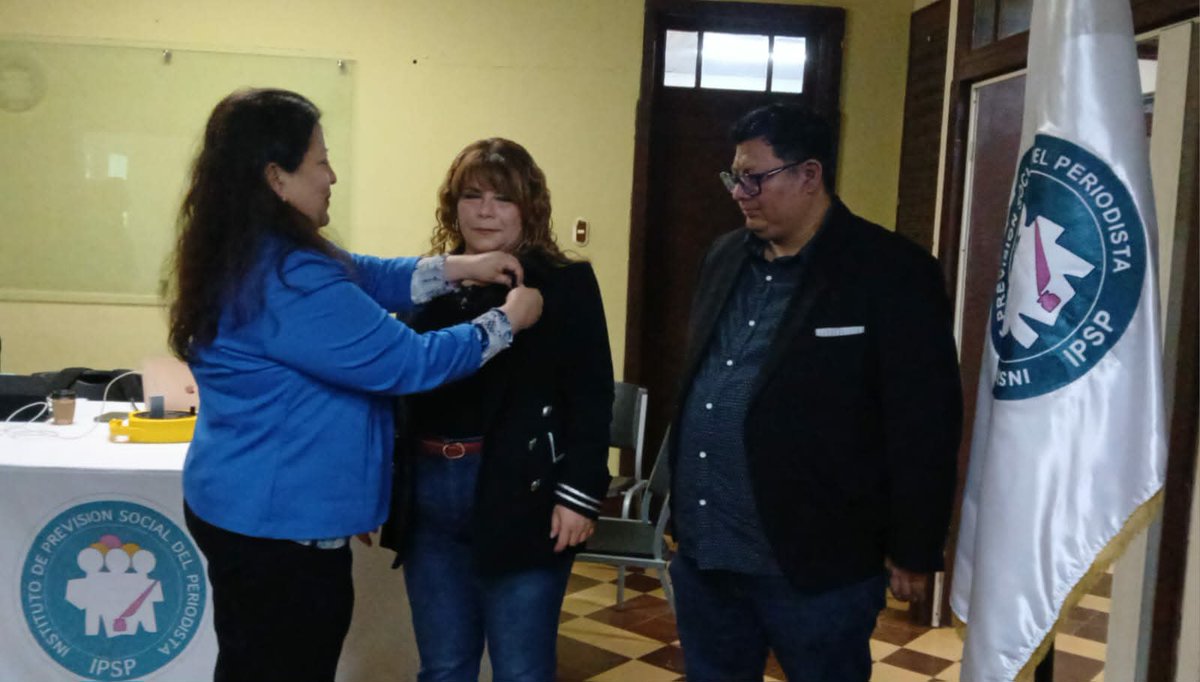 ipspgt's tweet photo. En Asamblea General, el #IPSP juramentó a los periodistas Samanta Luislé Guerrero Ordóñez, y Daniel Enríque Tzoc Collado, quienes acreditaron la experiencia requerida y cumplieron los requisitos para su incorporación. 

#PrevisiónSocial #Periodistas https://t.co/4wUUsrRRYo