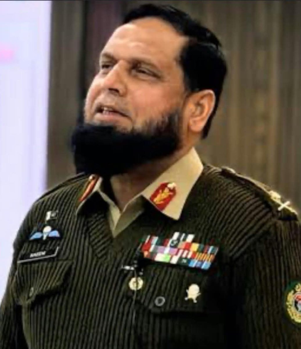 DawarSpeaks's tweet photo. لیفٹیننٹ جنرل نعیم اختر صاحب کو کور کمانڈر پشاور تعینات کرنا قابلِ تحسین فیصلہ ہے۔

ان کا جی او سی 7 ڈویژن کی حیثیت سے قبائلی نوجوانوں کو قومی دھارے میں لانے، عوام سے براہِ راست مکالمےاور مقامی مسائل کو سمجھنےکا طرزِ عمل نہایت سنجیدہ اور عوام دوست رہا ہے۔ https://t.co/CltiLMUw59