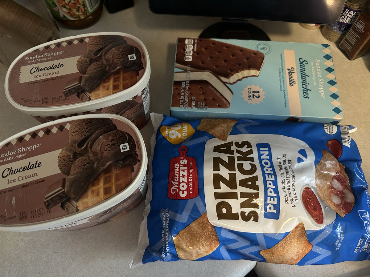 brycepetoskey's tweet photo. Women be like: I got groceries https://t.co/1roLG3eCtR