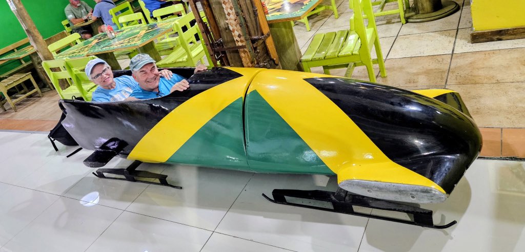 StephenMinister's tweet photo. When in Jamaica try out for the bobsled team https://t.co/EJd7PbrPhu