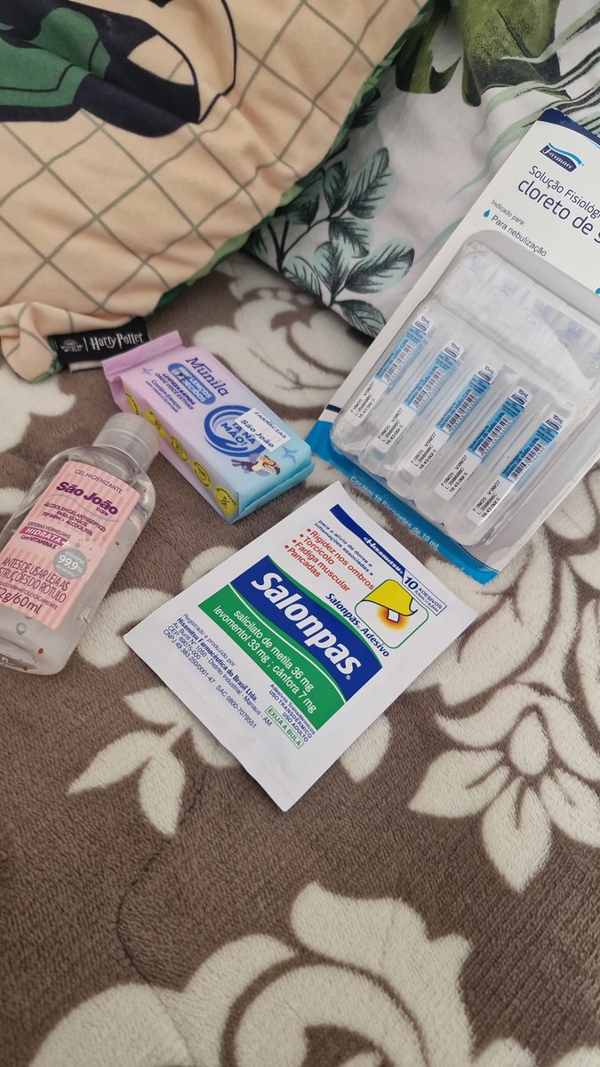 hopesuga7's tweet photo. Comprei algumas coisas pra levar no showm como alcool em gel mini lenços umedecidos, salompas pra usar nos pes e essas ampolinhas de soro  pra eu nao precisar tanto beber agua pq ele hidrata https://t.co/lhmcZQNOb9