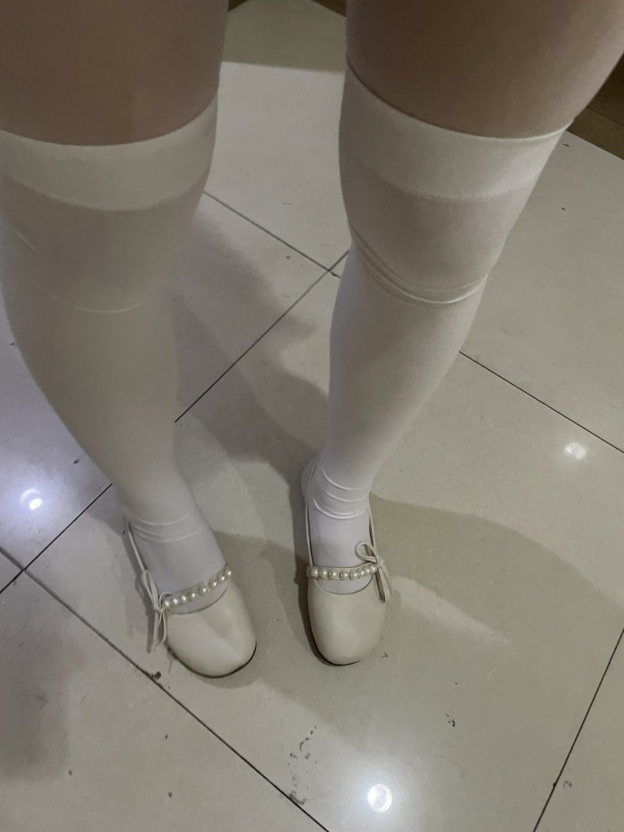 bnchx123's tweet photo. 光临一下鞋架子 #扫楼 #白丝 #jk https://t.co/vUmTt9HjVG