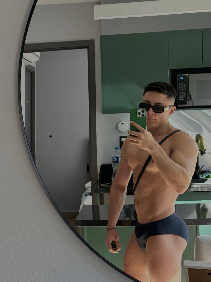 adrianemece's tweet photo. Pool day 🌞 https://t.co/yrnrblIMUi