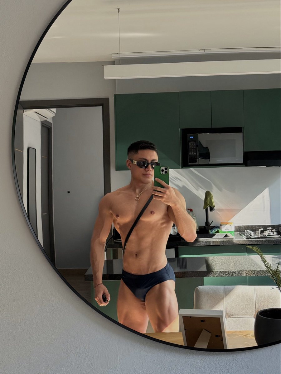 adrianemece's tweet photo. Pool day 🌞 https://t.co/yrnrblIMUi