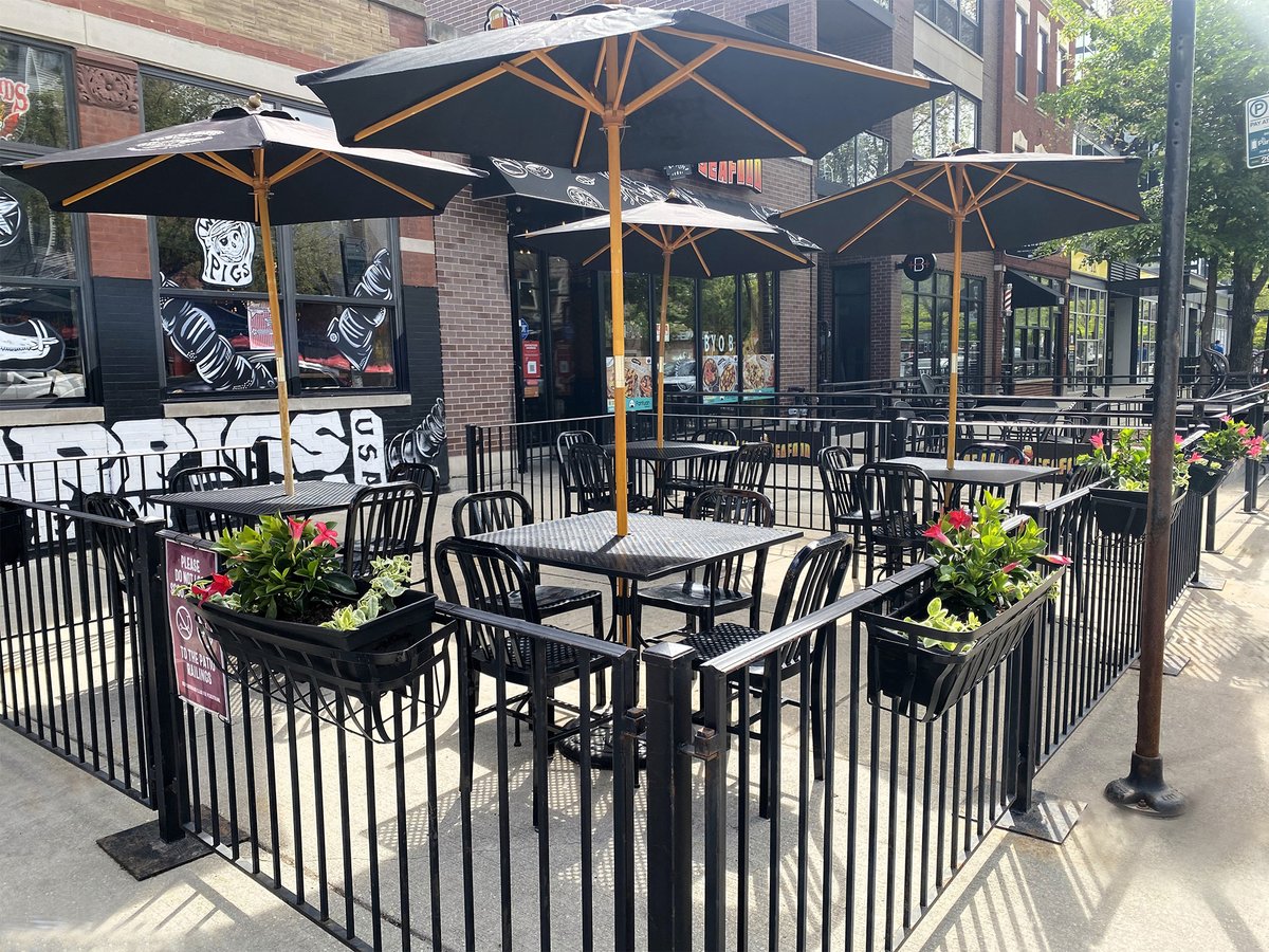 MacsWoodGrilled's tweet photo. A Friday with no rain - get out and enjoy it! Oktoberfest specials + our daily deals all day - cheers to the weekend!
(pic: TLM) #chicagopatio #patiochicago #chicagodrinks #chicagobars https://t.co/Cgg6PrlATy