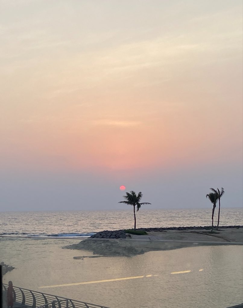 ithisismeJ's tweet photo. البحر يوم الجمعه🤞🏻 https://t.co/CcIHtSMBnW
