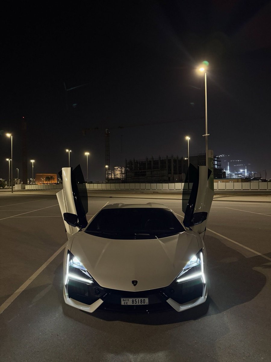 TheAutoHub's tweet photo. Lamborghini Revuelto https://t.co/y0R9vbvy35