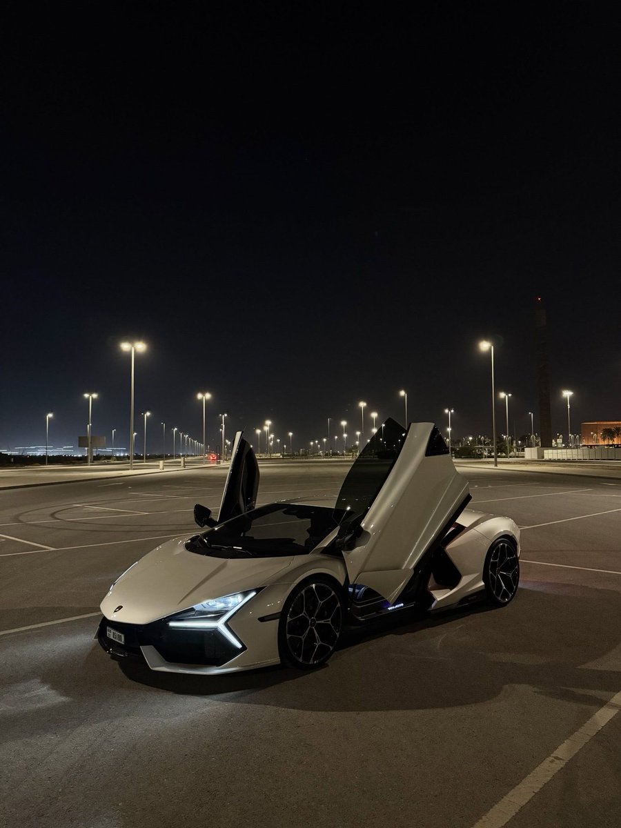 TheAutoHub's tweet photo. Lamborghini Revuelto https://t.co/y0R9vbvy35