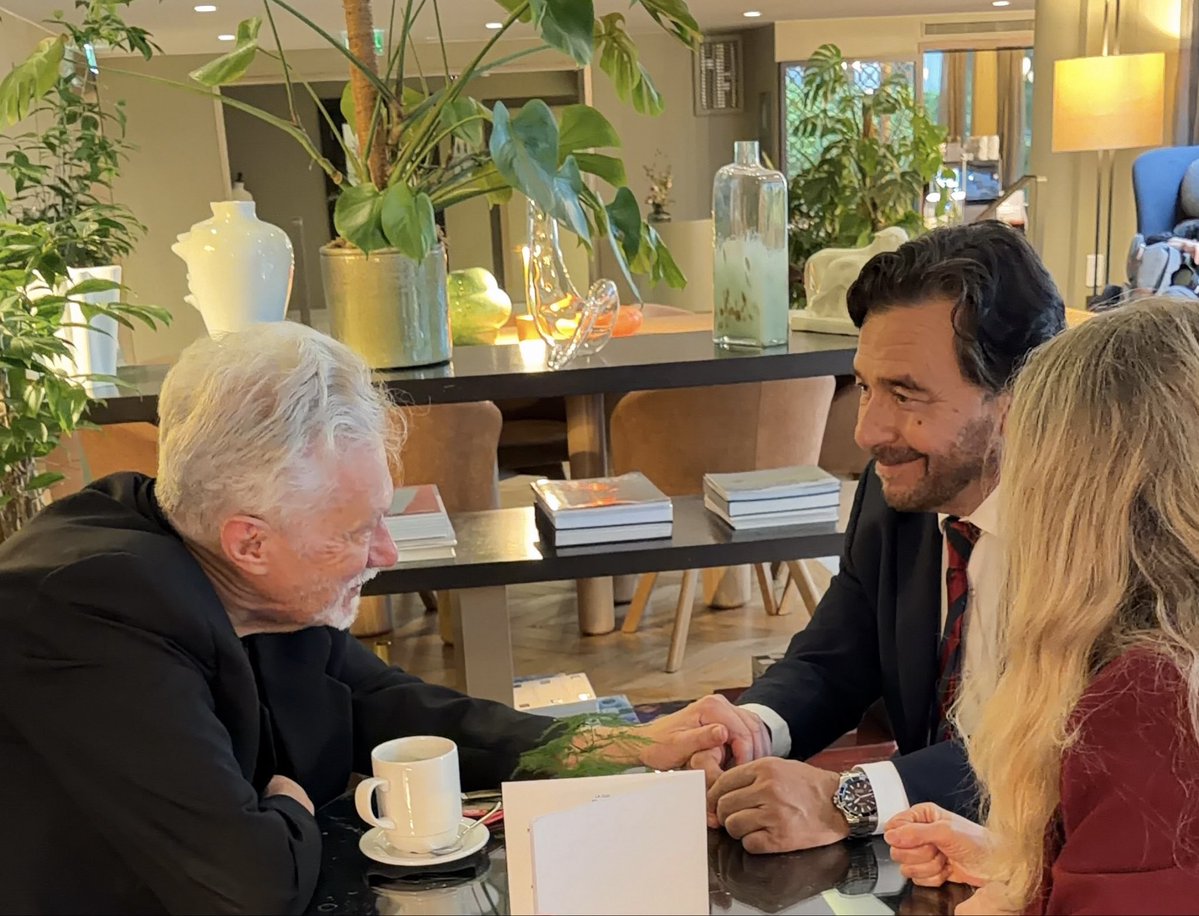 GustavoSaenzOK's tweet photo. En París, mantuve un encuentro con Jean-Michel Bouvier, padre de Cassandre.

Una persona de gran entereza, que transformó su dolor en una lucha por la búsqueda de la verdad.

Desde Salta, nuestro compromiso es colaborar con todo aquello que las autoridades competentes nos demanden, como lo venimos haciendo desde un principio.