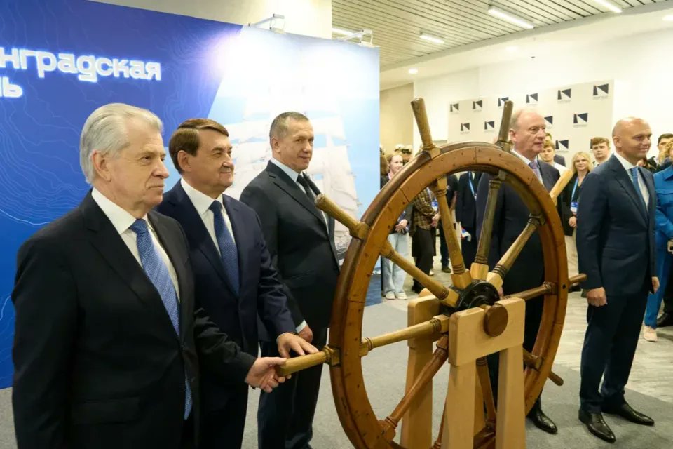 DailyWorld24's tweet photo. 🇷🇺⚓️ #Russia #Россия #Kaliningrad #Калининград #Svetlogorsk #Светлогорске #ВМФРоссии #RussianNavy #вмф #NATO #НАТО: Russian port cities discussed new transport routes: 
MOSCOW: Patrushev on NATO countries: they will not be able to realize any threats: The First International Forum of Port Cities opened in Svetlogorsk, Kaliningrad region

 Kaliningrad region becomes the design center of a new global logistics

The forum's plenary session discussed the new logistics architecture of the world, the development of the Transarctic Transport Corridor, the Northern Sea Route and the North–South corridor.

Special attention is paid to the modernization of ports and railway infrastructure, the creation of seamless logistics and the development of port cities themselves as centers of economy, production and international cooperation.

This agenda is particularly important for the Kaliningrad Region. In five years, sea shipments have grown from 1 to 5 million tons. We plan to take the results of the discussions into account when preparing a comprehensive program for the development of maritime communications in the Kaliningrad region, which includes projects in Pionerskiy, Baltiysk and Kaliningrad.

The First International Forum of Port Cities has opened in Svetlogorsk, Kaliningrad region. 
https://t.co/nFeT9RZw6y