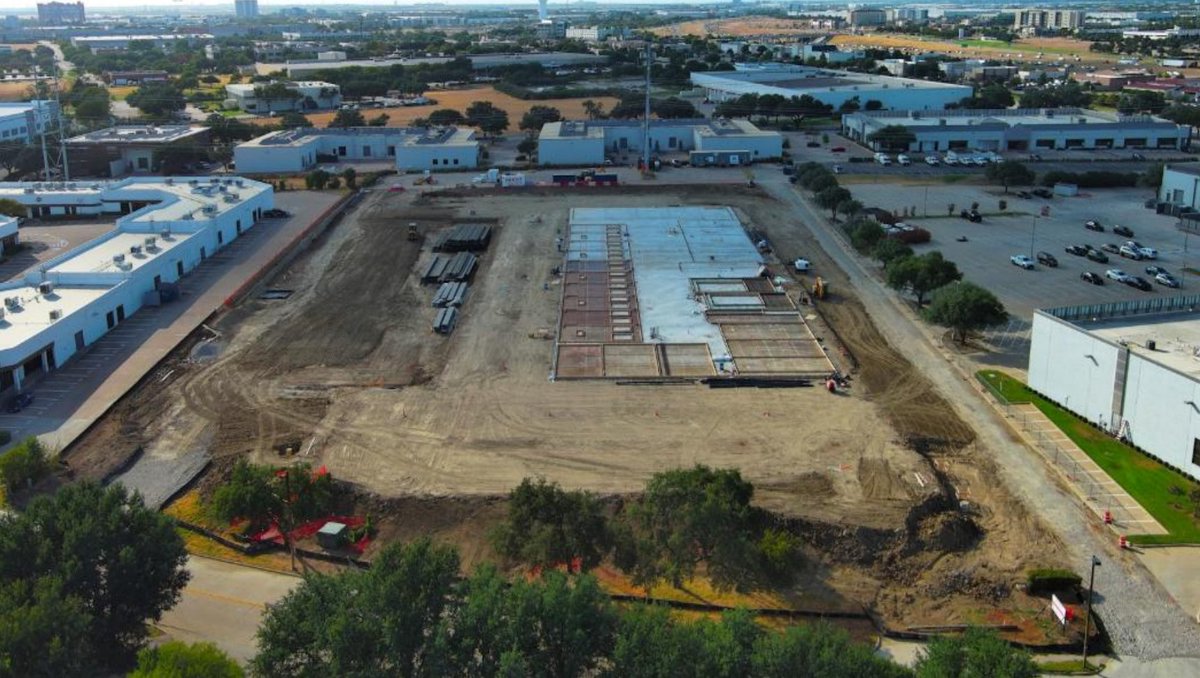 FoundryCRE's tweet photo. 🚧 Ridgepoint in Irving, TX, is progressing with a partial slab pour and work on panel forms and casting beds. Our 10th office-to-industrial redevelopment nationally, we’re transforming an outdated office site into a modern, 110KSF industrial facility. https://t.co/WkcpgOFUCL