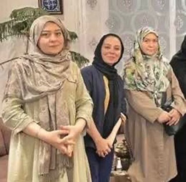 AhdiyeAsghari's tweet photo. بله…
فرق می کنه پدر خانواده کی باشه…

#دختران_میر_حسین💚 https://t.co/XgDYxtw4PC