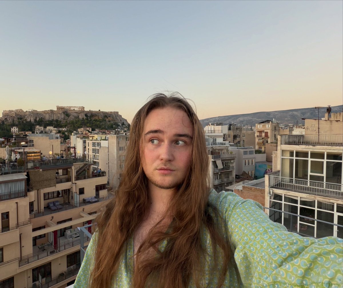 lzlfng's tweet photo. *long ramble about how nobody makes full albums that tell stories anymore* https://t.co/7eLr38sXYs