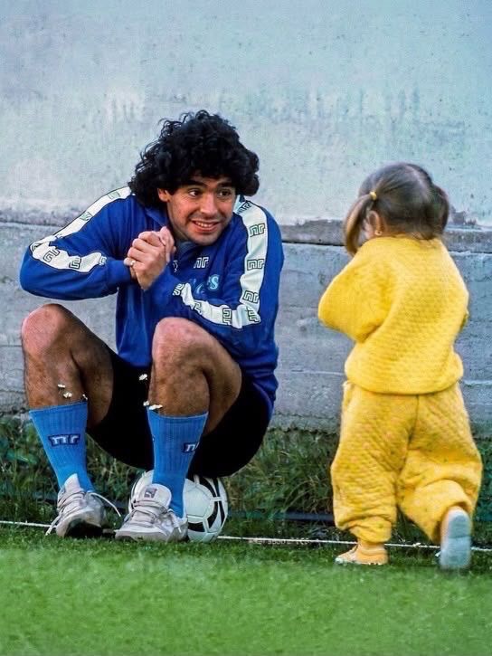 internetpreai's tweet photo. Diego Maradona's daughter, Dalma, picking daisies for her father to wear during training https://t.co/xZnlJvGOXy