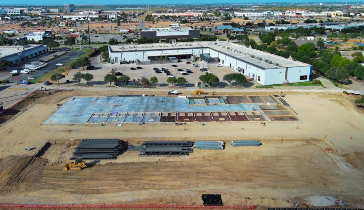 FoundryCRE's tweet photo. 🚧 Ridgepoint in Irving, TX, is progressing with a partial slab pour and work on panel forms and casting beds. Our 10th office-to-industrial redevelopment nationally, we’re transforming an outdated office site into a modern, 110KSF industrial facility. https://t.co/WkcpgOFUCL