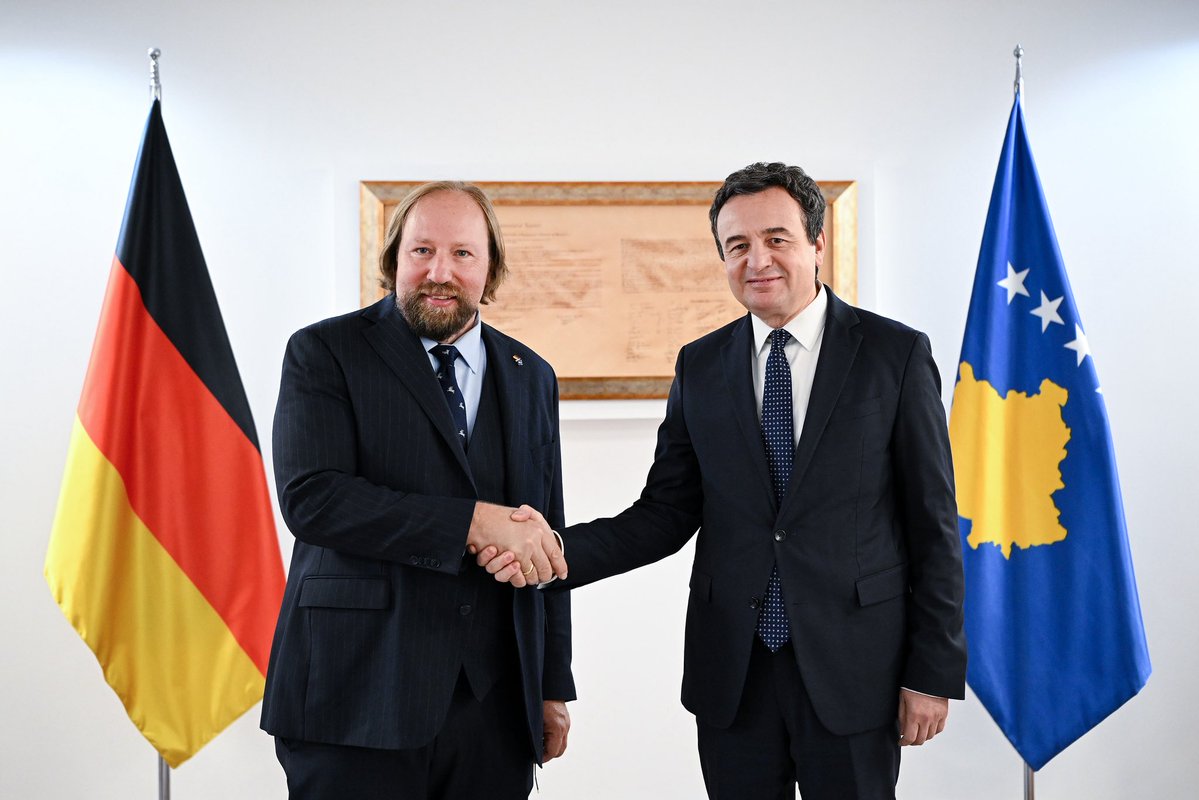 albinkurti's tweet photo. Glad to welcome to Prishtina Dr. Anton Hofreiter, Chair of the EU Affairs Committee of the German Bundestag. Germany has stood by Kosova since 1999, when a Green Foreign Minister, Joschka Fischer, helped lead Germany's part in NATO's intervention. We are delivering on our Growth Plan reforms, and four years after our application, Kosova is ready for EU candidate status. We count on Germany's support. 🇽🇰🇩🇪