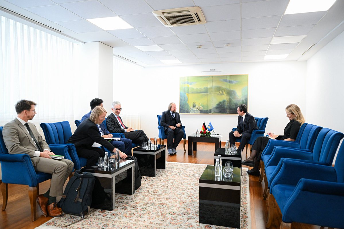 albinkurti's tweet photo. Glad to welcome to Prishtina Dr. Anton Hofreiter, Chair of the EU Affairs Committee of the German Bundestag. Germany has stood by Kosova since 1999, when a Green Foreign Minister, Joschka Fischer, helped lead Germany's part in NATO's intervention. We are delivering on our Growth Plan reforms, and four years after our application, Kosova is ready for EU candidate status. We count on Germany's support. 🇽🇰🇩🇪