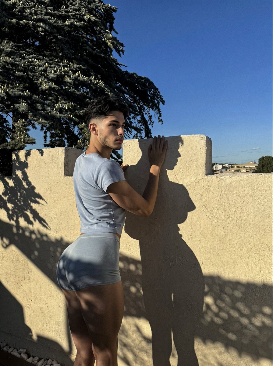 Alexy_modell's tweet photo. Hi, I‘m Alex, 21 y.o and I‘m gay 🏳️‍🌈
I search for an older man who respects  me and supports me everywhere 👀🇺🇸 https://t.co/ZhrK0SWj2G