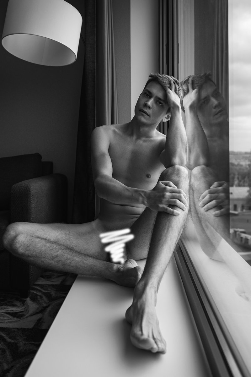 Mitrandir_ph's tweet photo. Hi everyone, I'm a fine art photographer capturing the raw beauty, strength, and vulnerability of the male form. If you love mood, dramatic lighting, and minimalist art, stick around. Which of these 4 frames speaks to you the most? #malebody #maleform #mens https://t.co/vQigQjwkYf