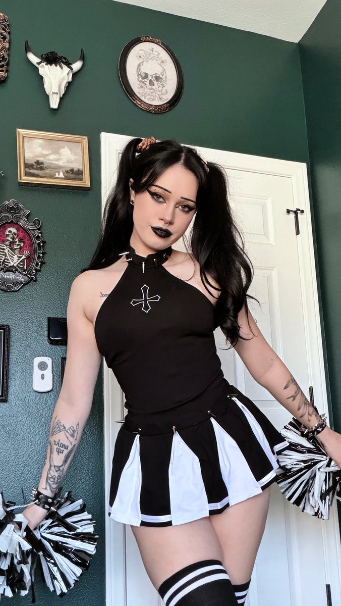 UndeadEm_'s tweet photo. Your fave goth cheerleader 🖤 https://t.co/8ofc7jgyRr