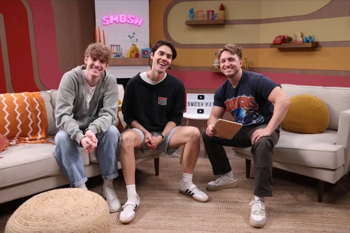 smoshbase_'s tweet photo. The duo for 'Smosh Reads Reddit Stories' this week is Trevor and Jared Goldstein

"Am I... Overreacting ⁉️ Reddit stories tmrw with our friend, Jared Goldstein!" https://t.co/kCHyDreKY5
