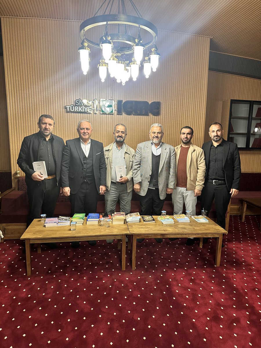 2omer's tweet photo. Hasene Vakfı #Sivas Şubesinde 02 Ekim 2026 Cuma Saat:19.00’da düzenlenen programda Gençlerle buluşup Sohbetimi gerçekleştirip kitaplarımı imzaladım Davetleri için Şube BaşkanıMahmut Durnaya,Bülent Şimşek’e ve emeği geçenlere gönülden kalbî şükranlarımı sunarımRabbimiz razı olsun https://t.co/2G1anXkr8K
