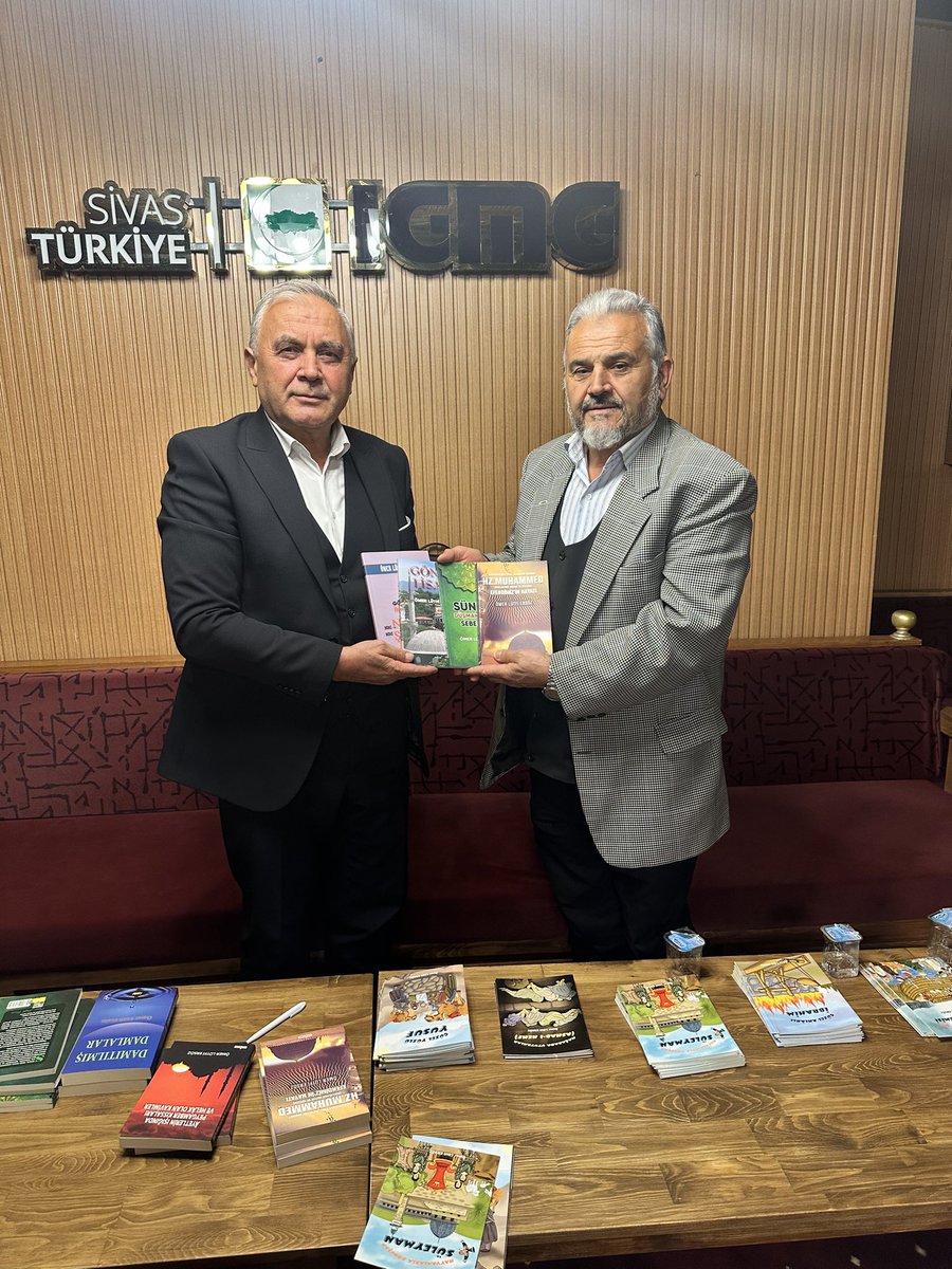 2omer's tweet photo. Hasene Vakfı #Sivas Şubesinde 02 Ekim 2026 Cuma Saat:19.00’da düzenlenen programda Gençlerle buluşup Sohbetimi gerçekleştirip kitaplarımı imzaladım Davetleri için Şube BaşkanıMahmut Durnaya,Bülent Şimşek’e ve emeği geçenlere gönülden kalbî şükranlarımı sunarımRabbimiz razı olsun https://t.co/2G1anXkr8K