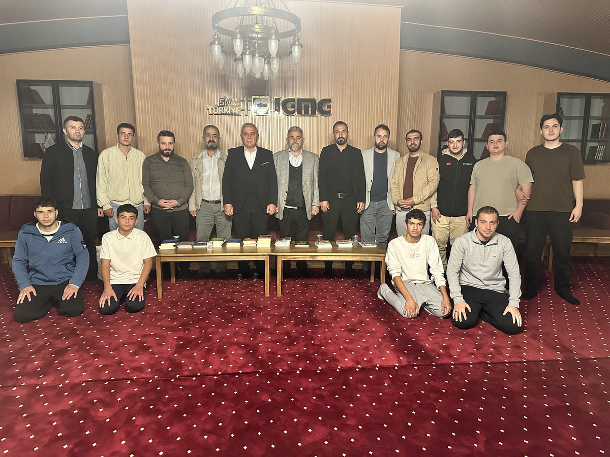 2omer's tweet photo. Hasene Vakfı #Sivas Şubesinde 02 Ekim 2026 Cuma Saat:19.00’da düzenlenen programda Gençlerle buluşup Sohbetimi gerçekleştirip kitaplarımı imzaladım Davetleri için Şube BaşkanıMahmut Durnaya,Bülent Şimşek’e ve emeği geçenlere gönülden kalbî şükranlarımı sunarımRabbimiz razı olsun https://t.co/2G1anXkr8K