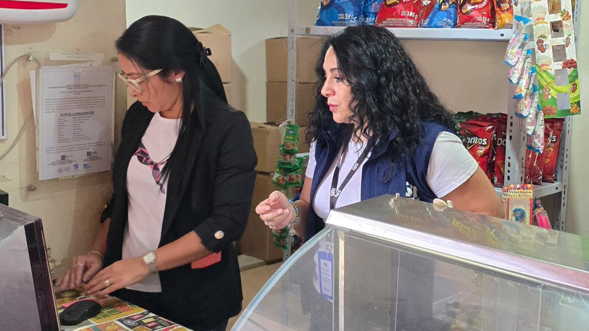 SRIoficialEc's tweet photo. #SRIenTungurahua

@VeronicaDavilaV, directora #SRIzonal3, informó a varios contribuyentes del cantón #Patate sobre el correcto cumplimiento de sus deberes formales.

Trabajamos en territorio para guiar a los ciudadanos y fortalecer la cultura fiscal. https://t.co/0wE9ib9R2R