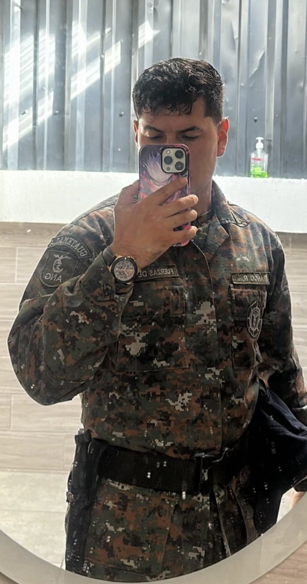 Heterosguateee's tweet photo. Alguien más tiene contenido de este militar de Izabal? Es muy cogelon🔥 

#heterosengañados #heterosguate #packsguate https://t.co/Q4ZMhRSBeR