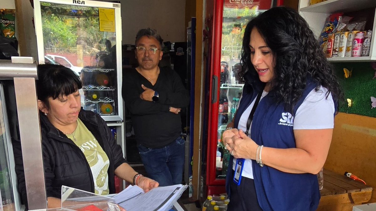 SRIoficialEc's tweet photo. #SRIenTungurahua

@VeronicaDavilaV, directora #SRIzonal3, informó a varios contribuyentes del cantón #Patate sobre el correcto cumplimiento de sus deberes formales.

Trabajamos en territorio para guiar a los ciudadanos y fortalecer la cultura fiscal. https://t.co/0wE9ib9R2R