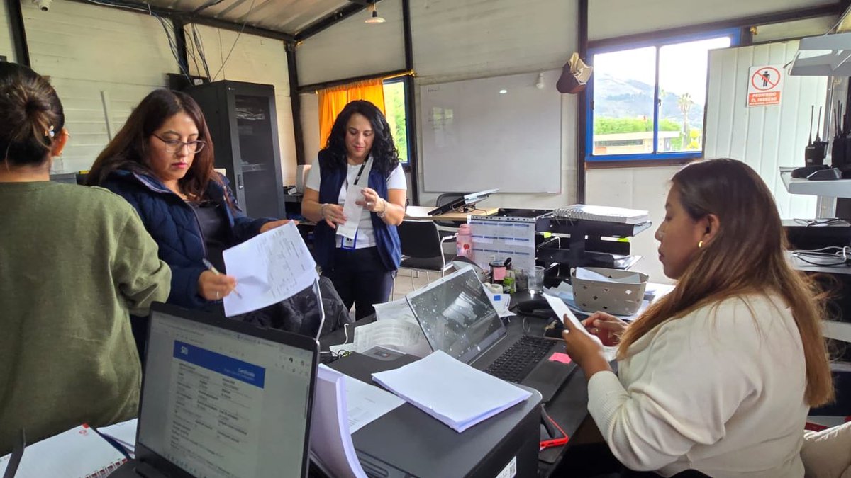 SRIoficialEc's tweet photo. #SRIenTungurahua

@VeronicaDavilaV, directora #SRIzonal3, informó a varios contribuyentes del cantón #Patate sobre el correcto cumplimiento de sus deberes formales.

Trabajamos en territorio para guiar a los ciudadanos y fortalecer la cultura fiscal. https://t.co/0wE9ib9R2R