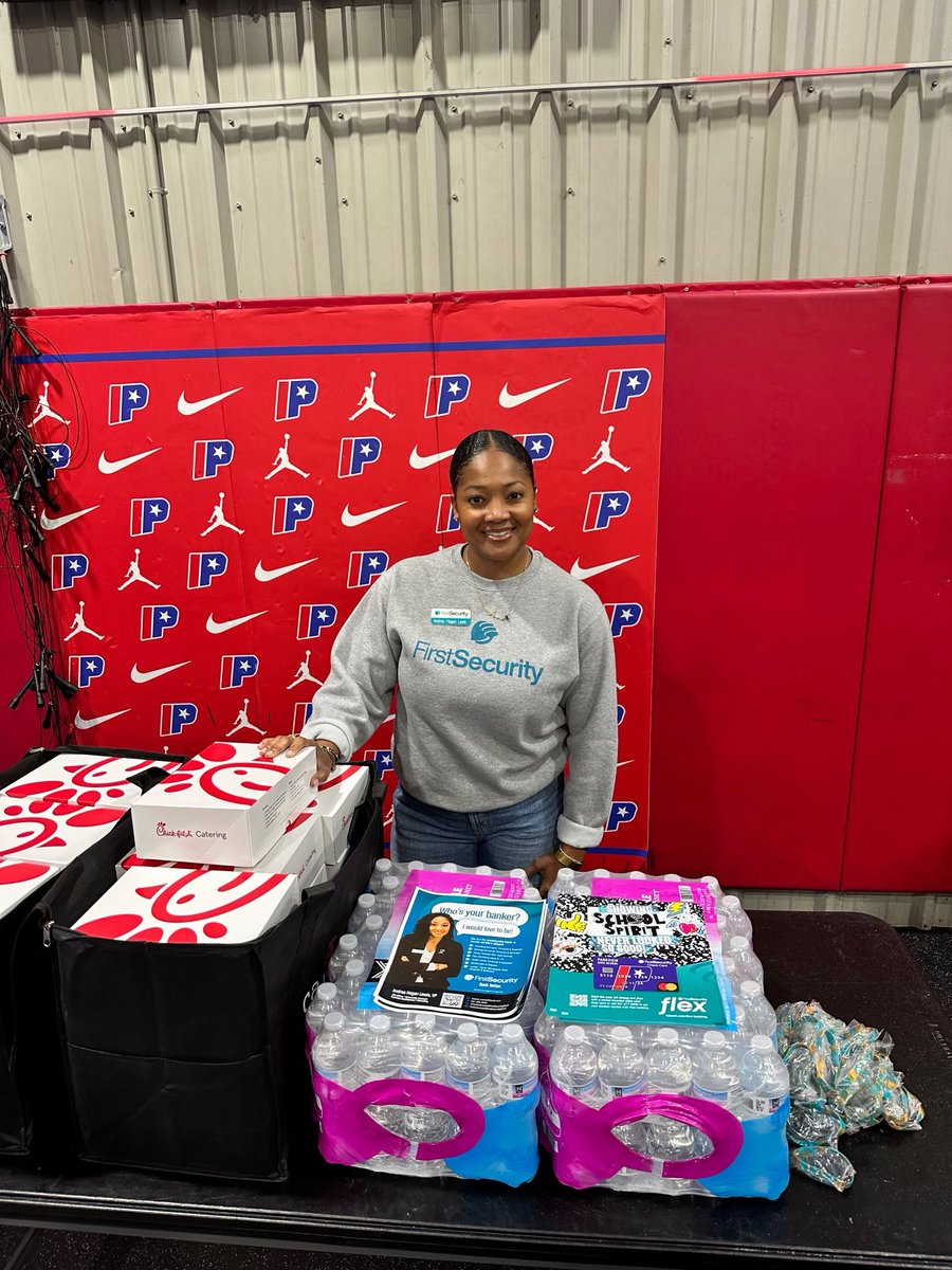 ParkviewLr's tweet photo. ❤️💙 THANK YOU, FIRST SECURITY BANK! 💙❤️

Parkview Football would like to send a huge THANK YOU to First Security Bank and Andrea Hogan Lewis for taking care of our Patriots and providing lunch for the team today!

We’re grateful for community partners who invest in our students, support our program, and continue to show love to the Parkview family.

Special appreciation to Mrs. Andrea Hogan Lewis, Hogan’s mom, for making today possible and making sure our guys were fed! We truly appreciate you! 🙏🏾🏈

First Security Bank — Bank Better.
📲 @AndreaLewisAtFirstSecurityBank

THANK YOU FOR SUPPORTING THE VIEW!

#ParkviewFootball #TheView #PatriotPride #FirstSecurityBank #CommunityPartners #Family