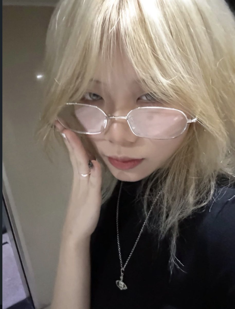 Emocatm8oo's tweet photo. 近期可能新旧混发不要奇怪呢近期是金毛 😋#射屏 #骚货 #母狗 #婊子 #肉便器 https://t.co/Q9LszO3nmj