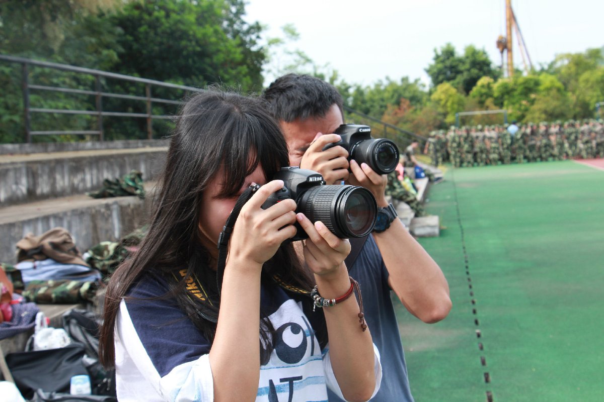 FaithAudensn's tweet photo. Gran taller de fotografía para amantes del arte! El club de fotografía te ensea técnicas profesionales y comparte consejos prácticos este sábado en el patio central. No te lo pierdas! https://t.co/UE9NVFcx2O