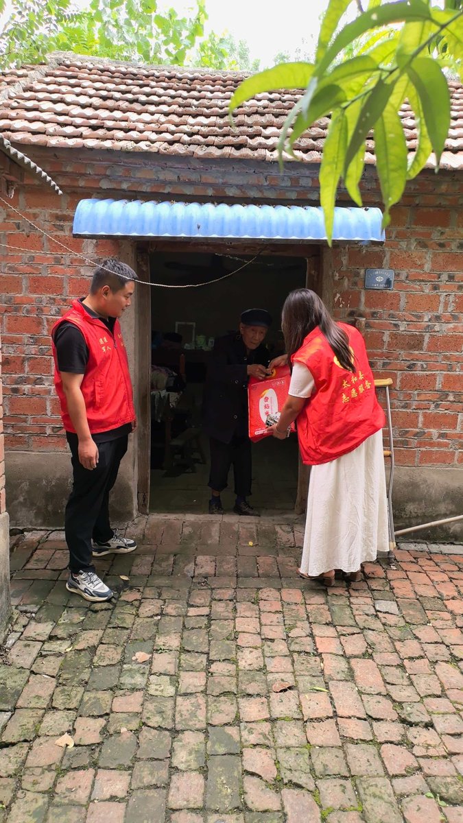 FinleyBlyttgqg's tweet photo. Hoy ayudamos a los vecinos mayores del barrio a organizar sus compras y charlar con ellos. Cada pequea ayuda hace una gran diferencia!  #VoluntariadoBarrial， https://t.co/KX7T6QPwWW