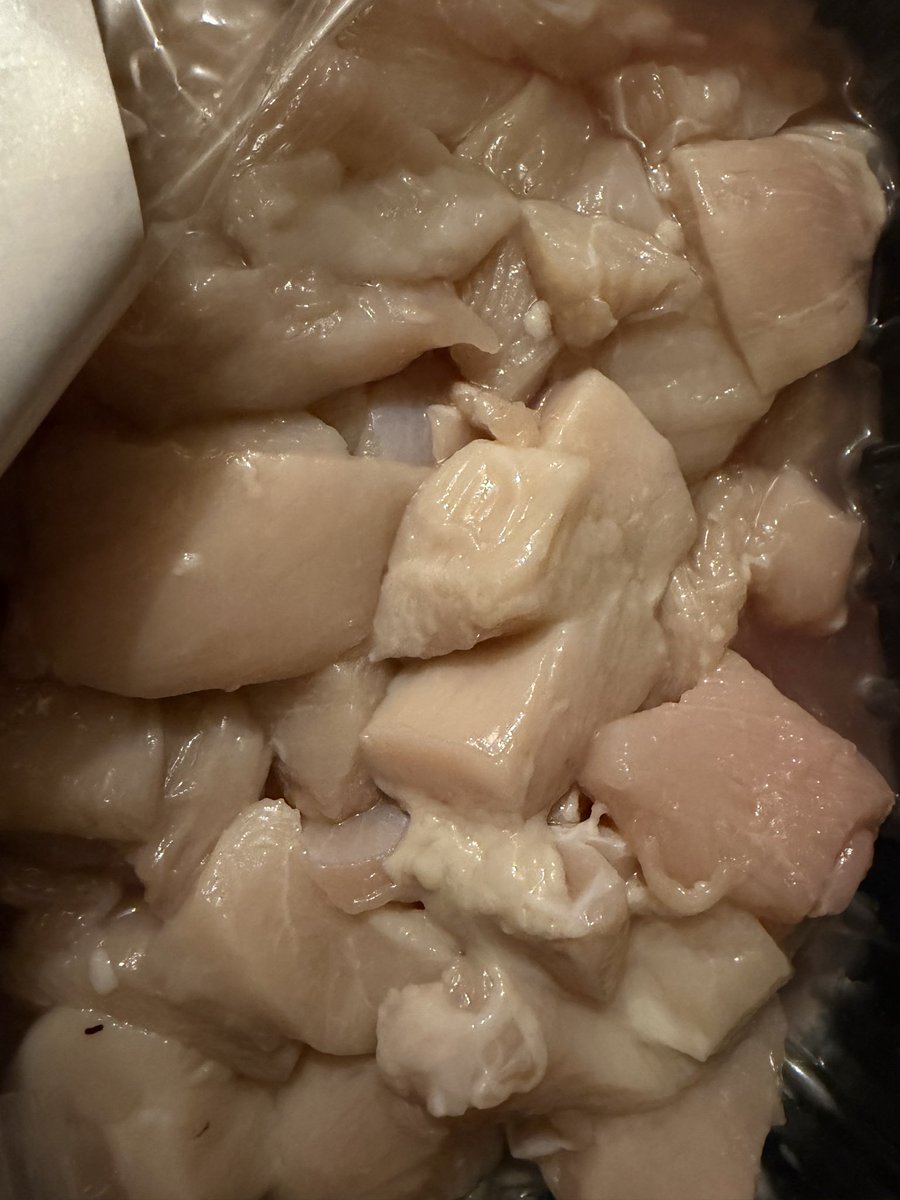 Jo_Bart26's tweet photo. @sainsburys I brought chicken breast Tuesday, kept in the fridge to use tonight &amp; for the second week in a row, the chicken is off 🤢 use by 5th October. 

I have had to chuck it out &amp; once again go out &amp; buy something for dinner. 

Please help, this is getting unacceptable. https://t.co/2IZ36mJGEk