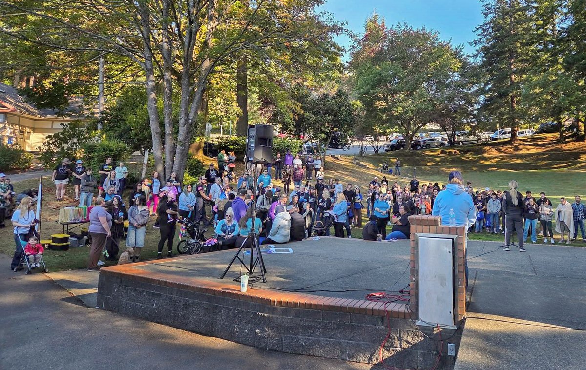 firstccu's tweet photo. First Community was honored to support the American Foundation for Suicide Prevention as a Hope Sponsor for Coos Bay's Out of the Darkness Walk. Thank you to everyone who joined us—your presence and compassion made a difference. Together, we’re building a stronger community. 💙 https://t.co/8Bkvp11lOV
