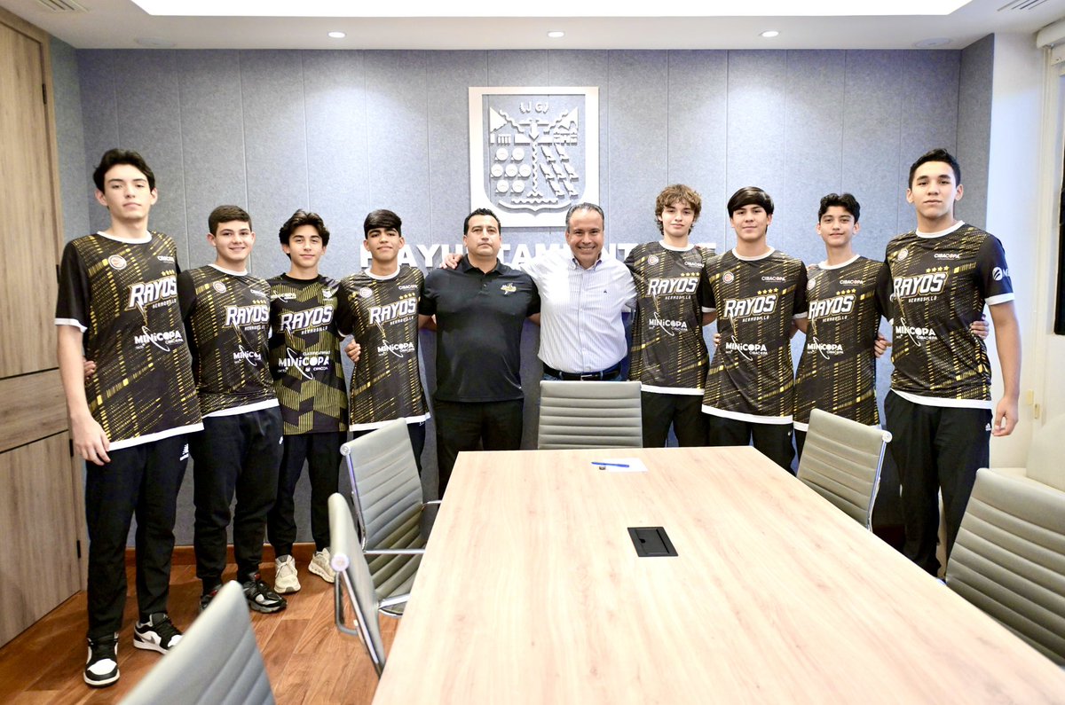 tonoastiazaran's tweet photo. ¡Qué gusto y orgullo recibir a los jóvenes basquetbolistas de Mini Rayos de Hermosillo! 🏀🙌🏼

Después de coronarse campeones invictos de la Minicopa México 2026 en Tijuana, ahora se preparan para competir en España y poner en alto el nombre de Hermosillo. 🇲🇽🇪🇸 

Los hemos apoyado a través del Fondo Deportivo y próximamente también con sus uniformes. ¡Que la H se escuche fuerte hasta España! 💪🏼