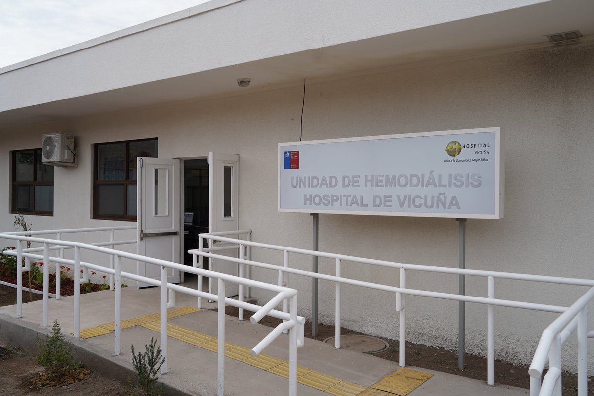CORECoquimbo's tweet photo. Se inauguró el nuevo Centro de Diálisis de Vicuña, ubicado al interior del Hospital, que permitirá atender a 36 pacientes de Vicuña, Paihuano y alrededores, de forma transitoria

🏥 El recinto cuenta con 6 puestos de hemodiálisis 

💰Una inversión de más de $475 millones https://t.co/lBgA9QXVTQ