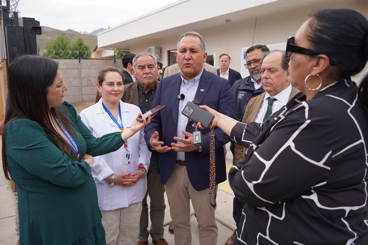 CORECoquimbo's tweet photo. Se inauguró el nuevo Centro de Diálisis de Vicuña, ubicado al interior del Hospital, que permitirá atender a 36 pacientes de Vicuña, Paihuano y alrededores, de forma transitoria

🏥 El recinto cuenta con 6 puestos de hemodiálisis 

💰Una inversión de más de $475 millones https://t.co/lBgA9QXVTQ