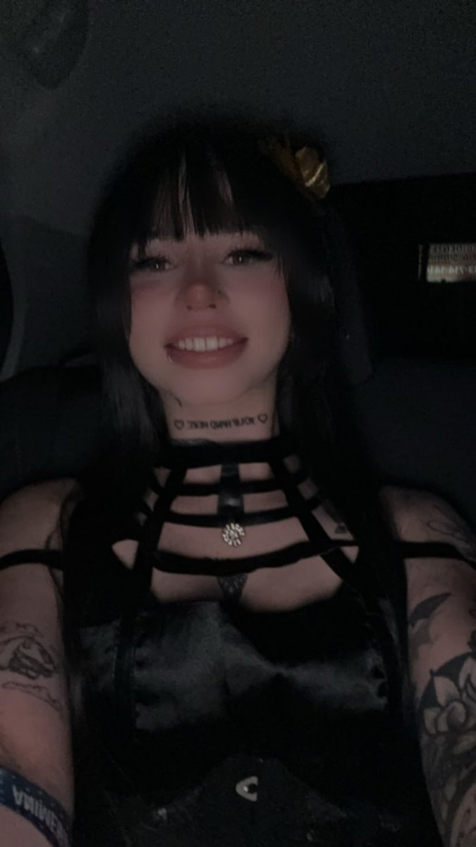 Teasinglustxx's tweet photo. tuning in to the vibes, ready for what’s next! https://t.co/dPaFXW6Xnd