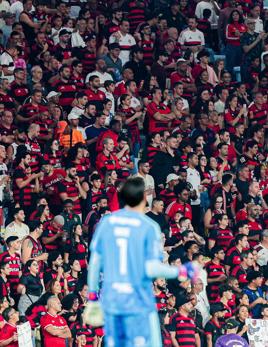 Flamengo's tweet photo. Nós por nós. Pelos nossos. SEMPRE! 

Bom dia, Nação! ❤️🖤 https://t.co/4vNa5Lga3U