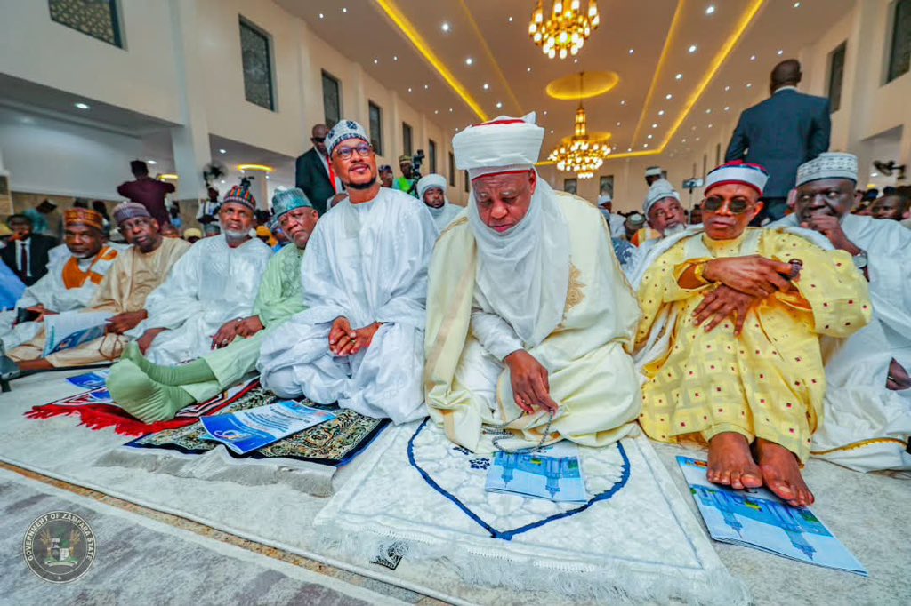 Maryamerrh's tweet photo. PRESS STATEMENT

ZAMFARA @ 30: GOV. LAWAL COMMISSIONS INFRASTRUCTURE PROJECTS, DECLARES HIS RESCUE MISSION A SUCCESS

Governor Dauda Lawal declared that his administration's rescue mission is transforming Zamfara State across critical sectors.

On Thursday, the governor began a series of events and project commissioning to mark Zamfara State's 30th Anniversary.

The 30th Anniversary and commissioning were attended by the Pioneer Military Administrator of Zamfara State, Col. Jibril Bala Yakubu (Rtd.), former governors Ahmed Sani Yarima and Mahmud Aliyu Shinkafi, and other dignitaries.

During his speech at the National Independence Day parade and Zamfara's 30th Anniversary at the Trade Fair Complex in Gusau, Governor Lawal said Zamfara has moved from despair to an era of clear execution, transparency, and sustainable development.

He said, "Today, we join Nigerians in celebrating Independence Day and mark three decades since Zamfara State was created on October 1, 1996. Alhamdulillah for Allah's grace, mercy, and protection that have guided us through trials and triumphs, uniting us in a shared destiny.

"As we watched our gallant security forces, paramilitary agencies, vibrant students and youth march in unity on this parade ground, we were reminded of the resilience that defines the Nigerian spirit and, most specifically, the strength of character of our people.

"We must reflect intentionally on the profound sacrifices of our founding fathers, who fought tirelessly to break the chains of colonial rule and give birth to a free, sovereign nation. We owe them an eternal debt of gratitude for protecting this country's unity, peace, and territorial integrity.

"As we look forward to the next decade, we must understand that true independence demands collective responsibility. Government alone can't do this. I call on traditional rulers, religious scholars, civil servants, traders, and our resilient youth to unite. We must set aside divisions—ethnic, political, sectarian—and protect the peace we fought for."

On Friday, Governor Lawal commissioned phase III of the renovated and modernised J.B. Yakubu Secretariat in Gusau as part of his effort to rebuild government institutions and create a modern, efficient, technology-enabled, results-oriented Public Service for Zamfara State.

The J.B. Yakubu Secretariat houses critical Ministries, Departments, and Agencies whose responsibilities span virtually every aspect of governance and service delivery.

Governor Lawal said modernising the Secretariat will deepen coordination among MDAs, strengthen communication, promote institutional synergy, and support faster, more effective implementation of government decisions.

"Today's occasion is significant as we welcome His Excellency, Col. Jibril Bala Yakubu (Rtd.), Zamfara's pioneer Military Administrator, after whom this Secretariat is named. As Zamfara marks thirty years since its creation, it's fitting that a leader from our foundation is here to witness this milestone."

Earlier, the pioneer Military Administrator of Zamfara State, Col. Jibril Bala Yakubu (Rtd.), lauded Governor Lawal's giant strides, particularly in infrastructure, education, and health.

On the same Friday, His Eminence, the Sultan of Sokoto, Alhaji Muhammadu Sa'ad Abubakar III, CFR, mni, commissioned the reconstructed and remodelled Jumu'at Mosque (Yardole) and its attached shopping complex.

The mosque, named after Malam Sambo Dan Ashafa, a renowned Islamic scholar and companion of the great (MUJADDADI) and leader of the 1st Sokoto Jihad, Sheikh Uthman Ibn Fodiyo, will also serve as an Islamic and research learning centre.

SULAIMAN BALA IDRIS
Spokesperson for the Zamfara Governor
October 02, 2026