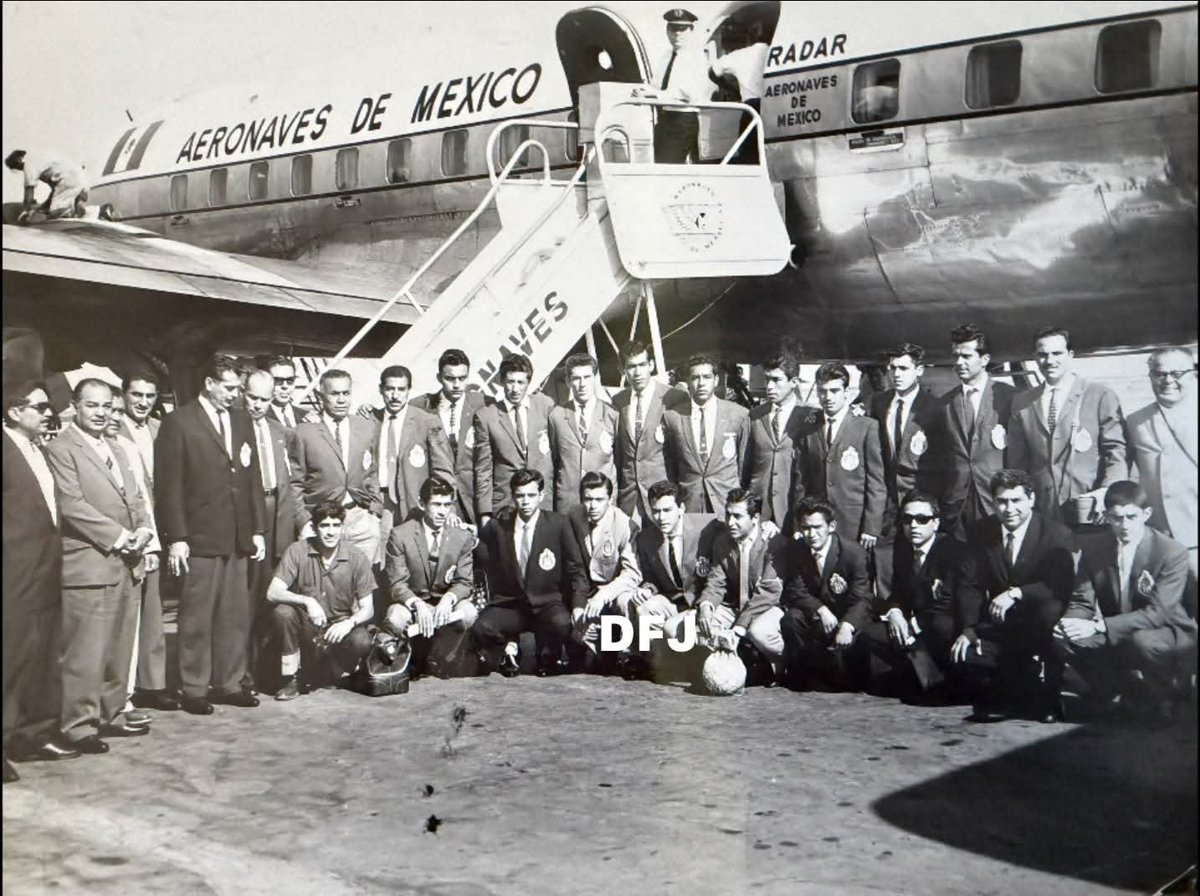 elfamosochupes's tweet photo. El campeonisimo antes de salir a la mitica gira por Europa https://t.co/qtdOlFahWM