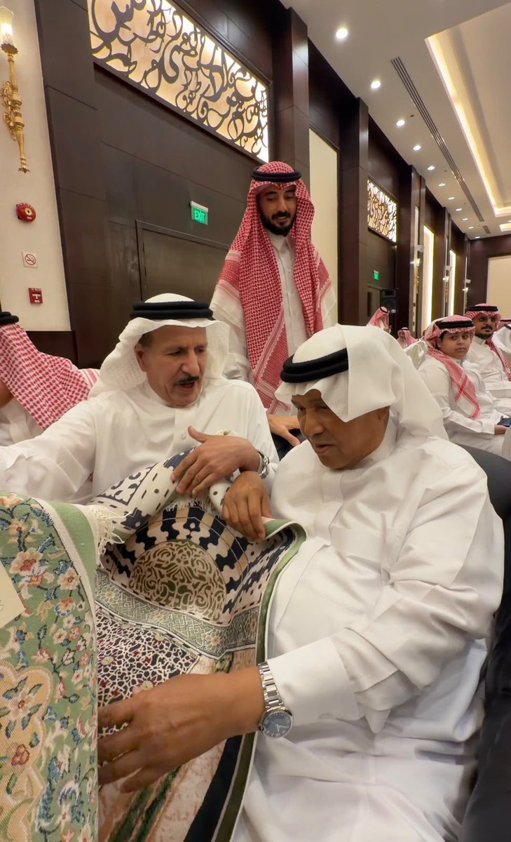 ibra_alfrayan's tweet photo. اهداء كتابي مشوار العمر وسجادة خالتي لفنان العرب محمد عبده 🌹🌹🌹🌹🌹🌹🌹 https://t.co/jkSg1GDcj8