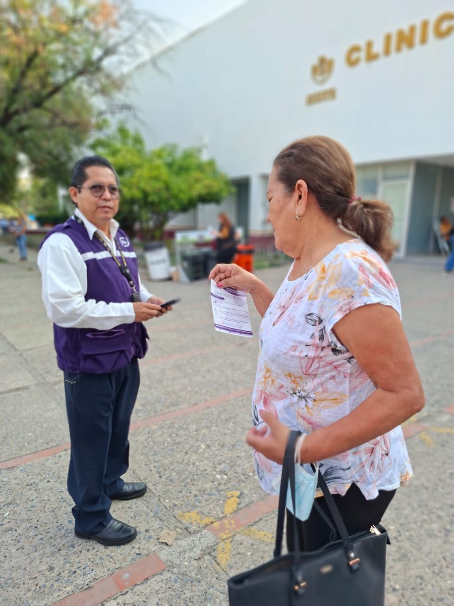 IfdpTamps's tweet photo. El Asesor Jurídico Samuel Mares Contreras realizó una brigada informativa en las inmediaciones del ISSSTE en Ciudad Victoria, Tamaulipas, donde compartió información sobre los derechos de las personas con discapacidad. 🤝📚
#IFDP #PersonasConDiscapacidad #Discapacidad #Inclusión https://t.co/UQOMWcBUmx